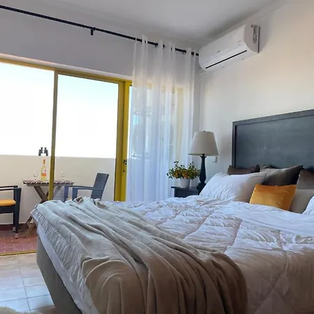 Apartment No Snow, 300 M From The Beach, King Size Bed, Fast Wi-fi *