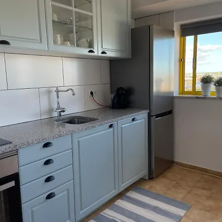 Apartment No Snow, 300 M From The Beach, King Size Bed, Fast Wi-fi *