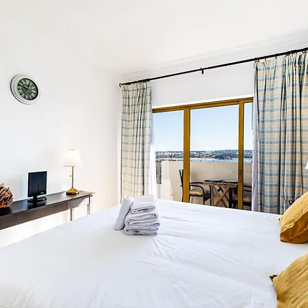 No Snow, 300 M From The Beach, King Size Bed, Fast Wi-fi بورتيماو