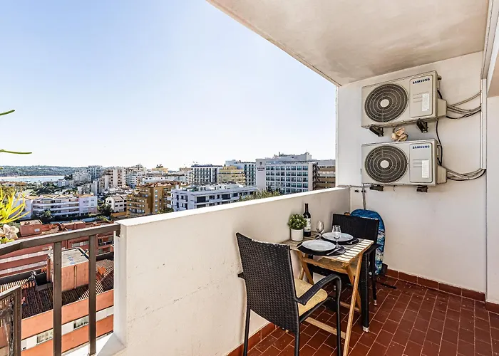 No Snow, 300 M From The Beach, King Size Bed, Fast Wi-fi Portimão