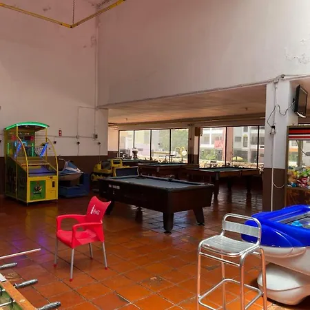 No Snow, 300 M From The Beach, King Size Bed, Fast Wi-fi Διαμέρισμα Portimão