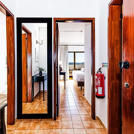 Lägenhet No Snow, 300 M From The Beach, King Size Bed, Fast Wi-fi *