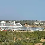 No Snow, 300 M From The Beach, King Size Bed, Fast Wi-fi Lejlighed