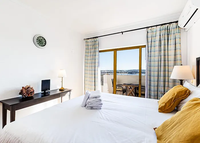 No Snow, 300 M From The Beach, King Size Bed, Fast Wi-fi Portimão