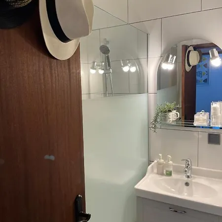 No Snow, 300 M From The Beach, King Size Bed, Fast Wi-fi Apartamento *